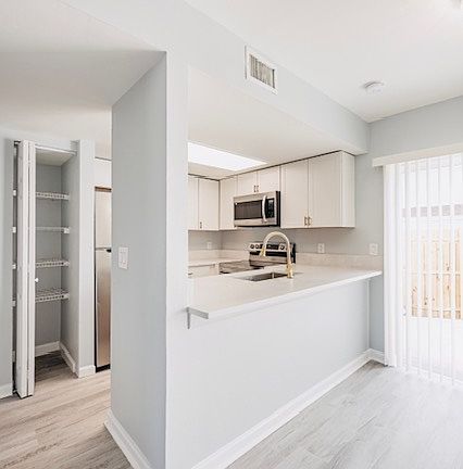 4th image of 13052 N 20th St