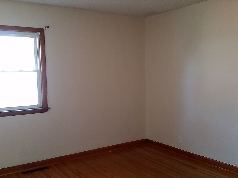 2nd image of 1926 Joyce Ave