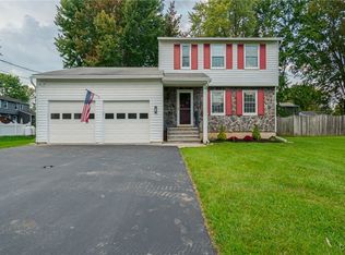 302 Ripplebrook Ln, Minoa, NY 13116