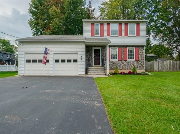 302 Ripplebrook Ln, Minoa, NY 13116