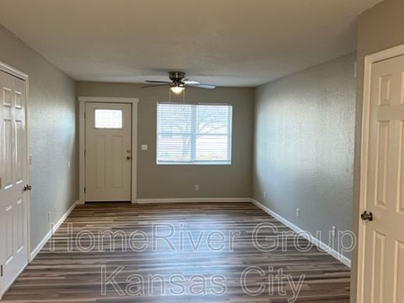 4th image of 806 Wolf Dr