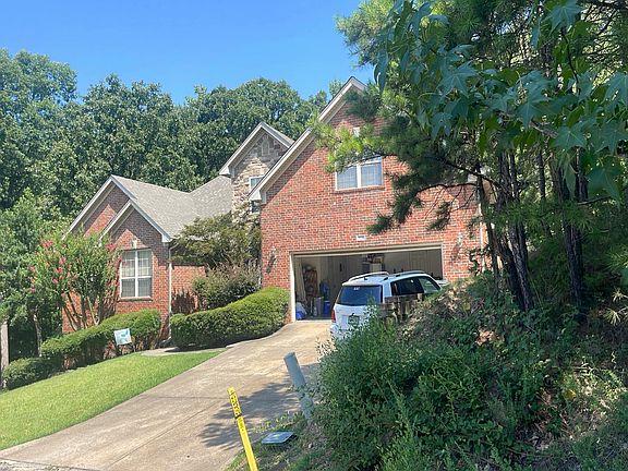 2nd image of 114 Wellington Woods Cv