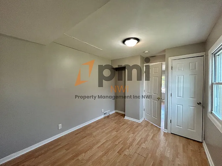 1518 Oak St — Photo 6