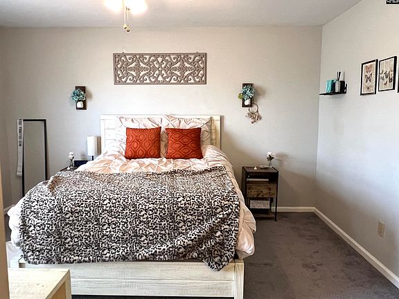 4th image of 210 River Bluff Way