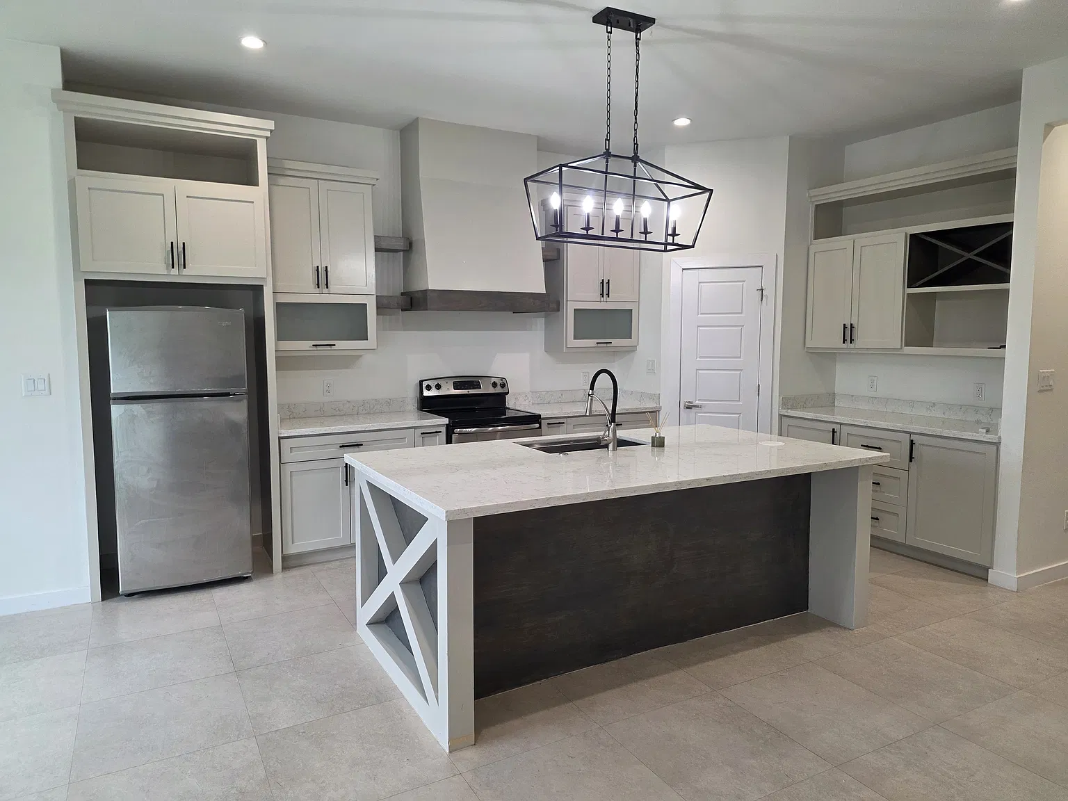 3 bed, 2.5 bath, 1780 sqft, $2,200 — Photo 2