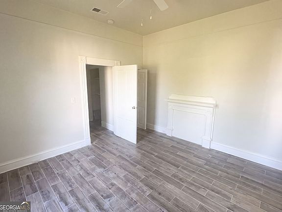 4th image of 809 Mary St