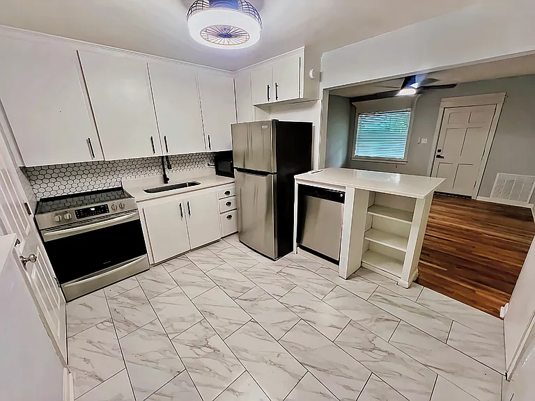 1337 Charlotte St #A — Photo 4