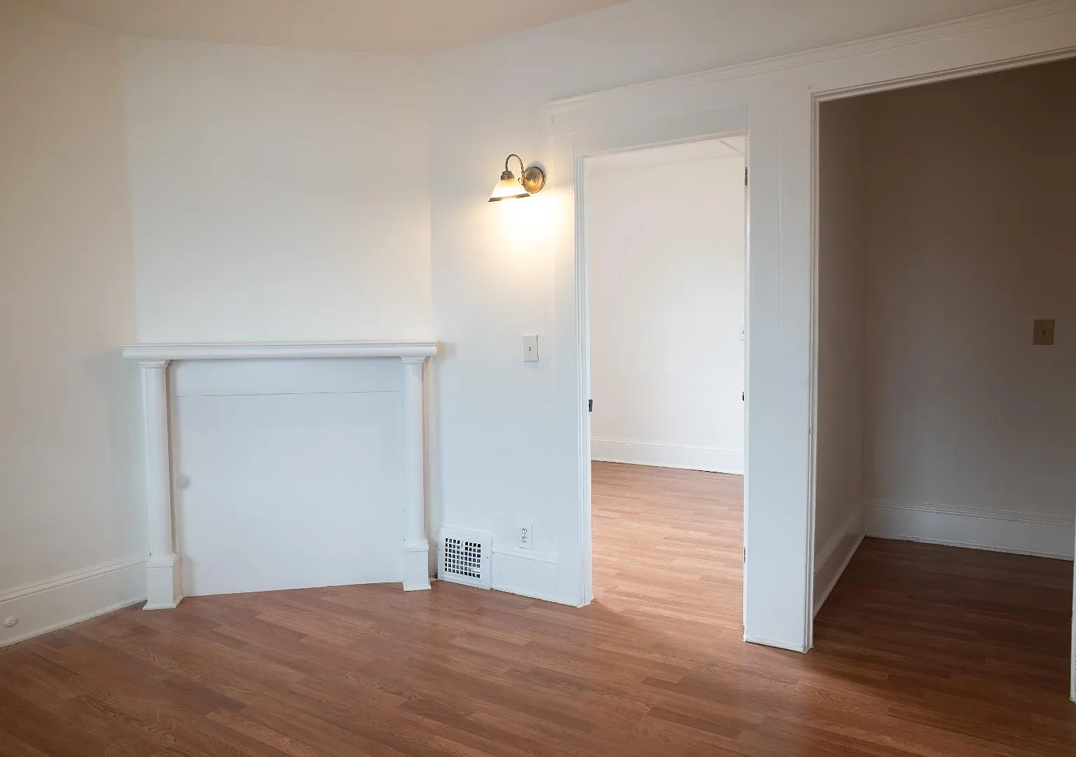 906 E 76th St - Unit 3 — Photo 3
