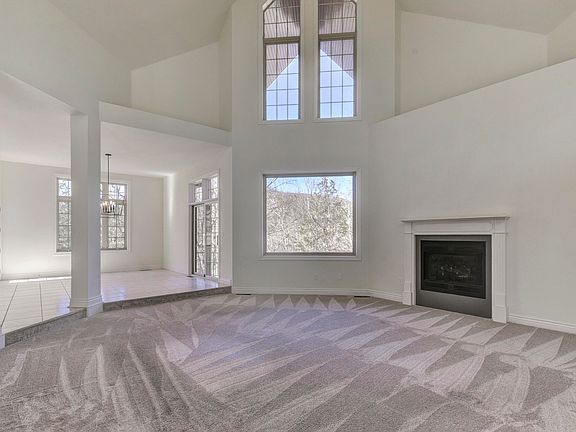 4th image of 401 Silverwood Circle