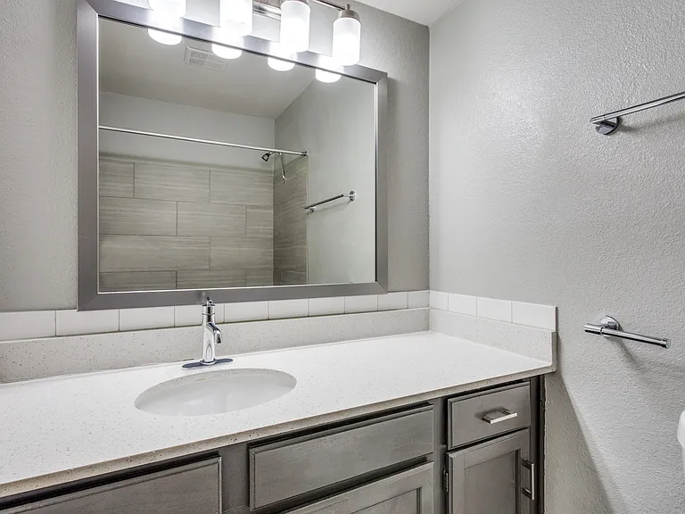 Maxwell Apartments — Photo 36