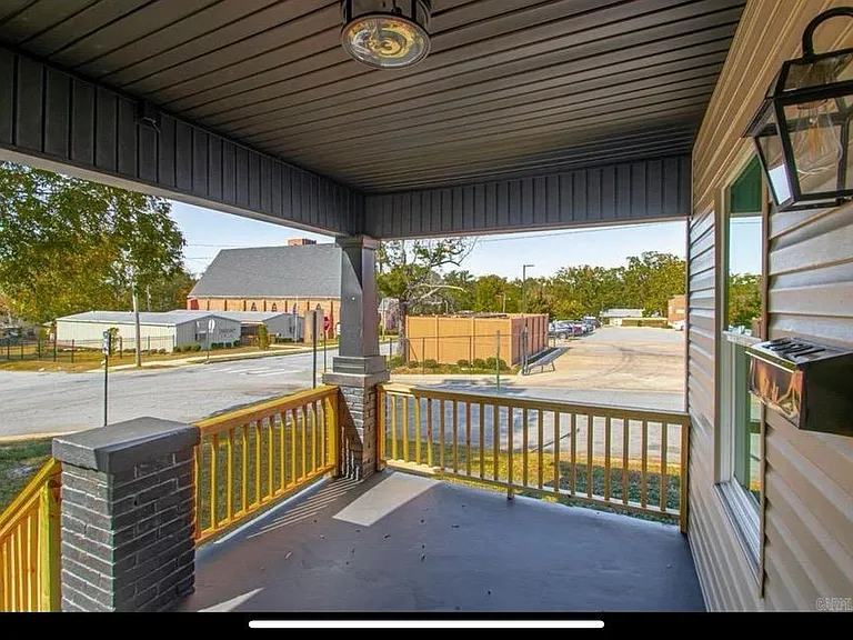 2501 S Maple St — Photo 31