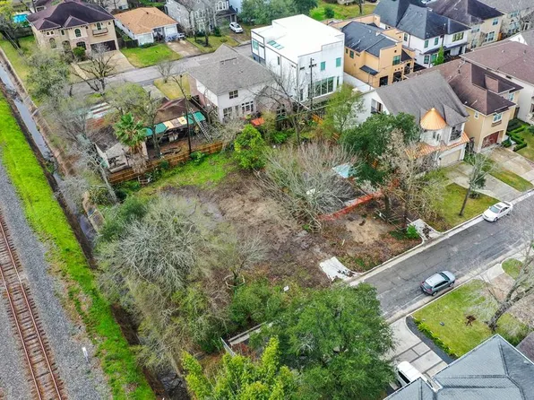 4303 Betty St, Bellaire, TX 77401