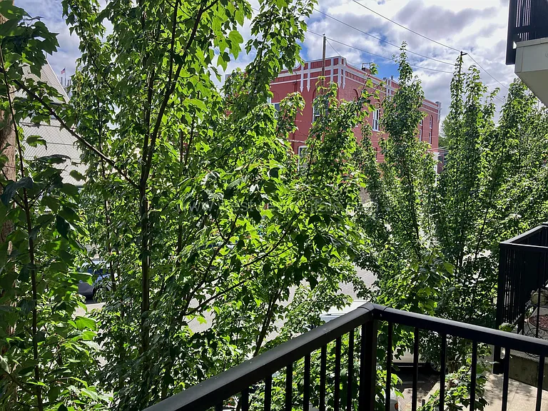 200 E Maple St — Photo 57