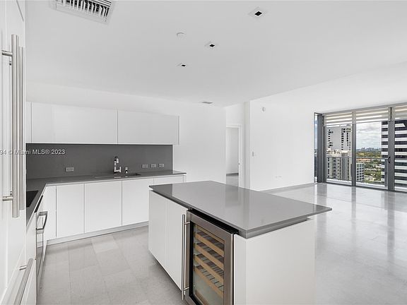 4th image of 88 SW 7th St APT 1210