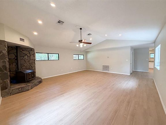 3rd image of 3739 Lake Griffin Rd