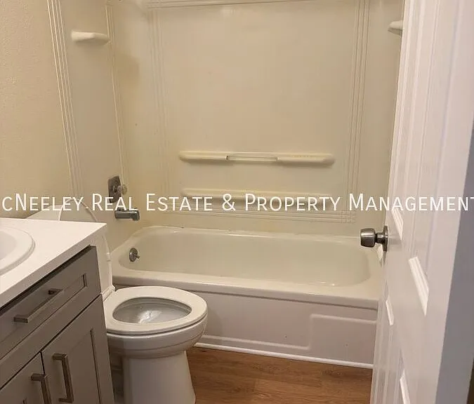 9745 SW Lookout Ter #C — Photo 4