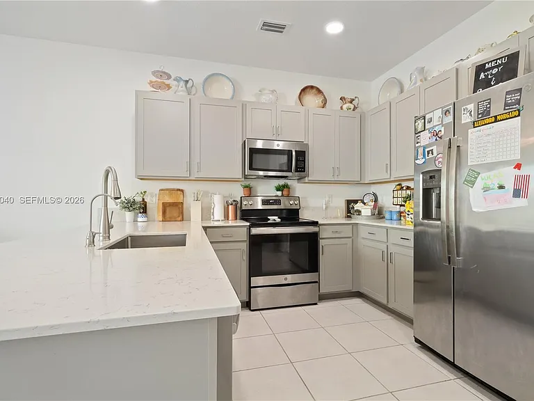 2014 Sugar Maple Dr #2014 — Photo 9