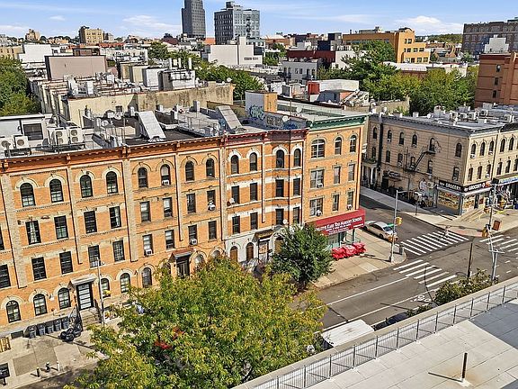 4th image of 537 Knickerbocker Ave