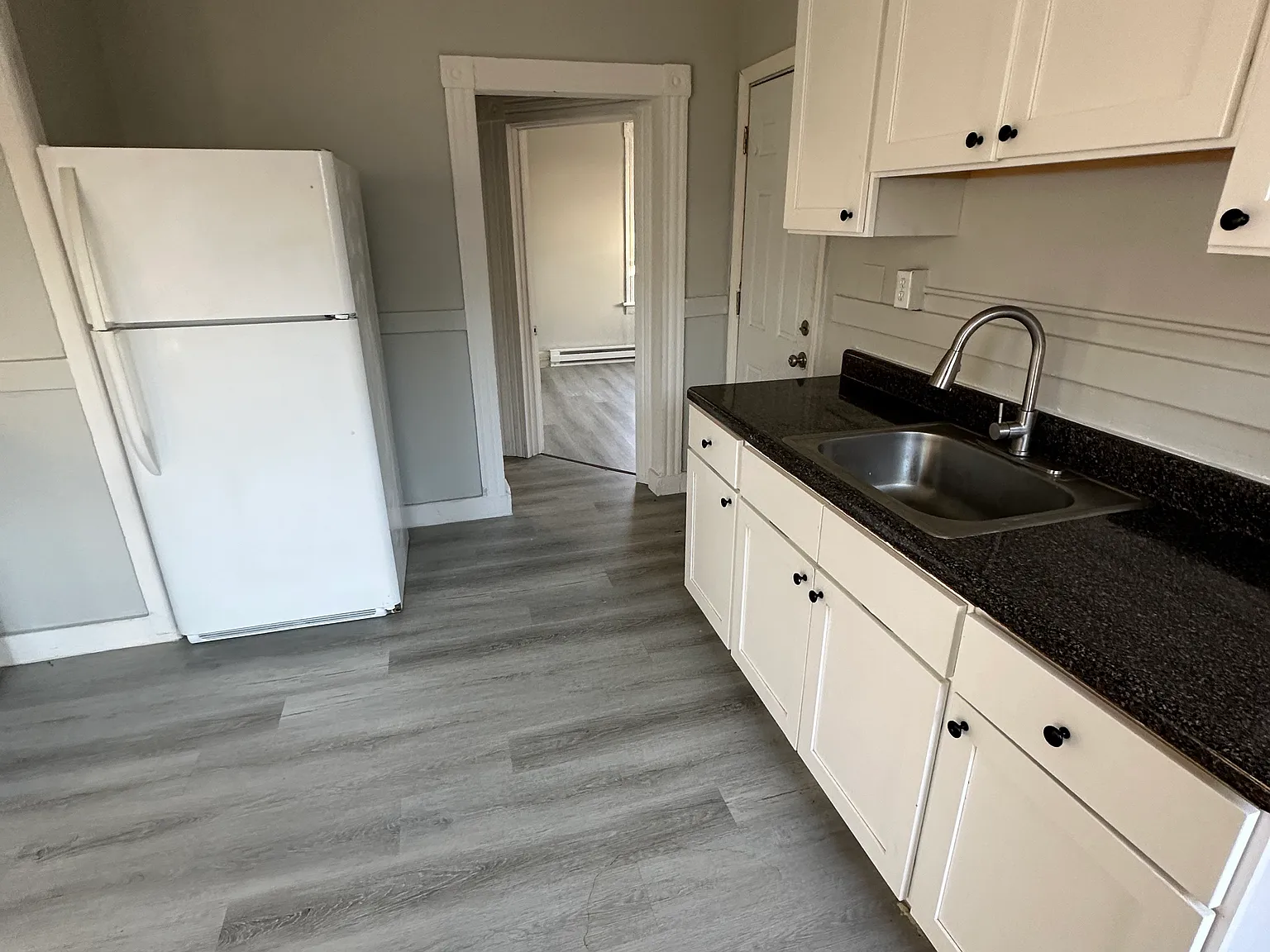 3 bed, 1100 sqft, $1,349 — Photo 2