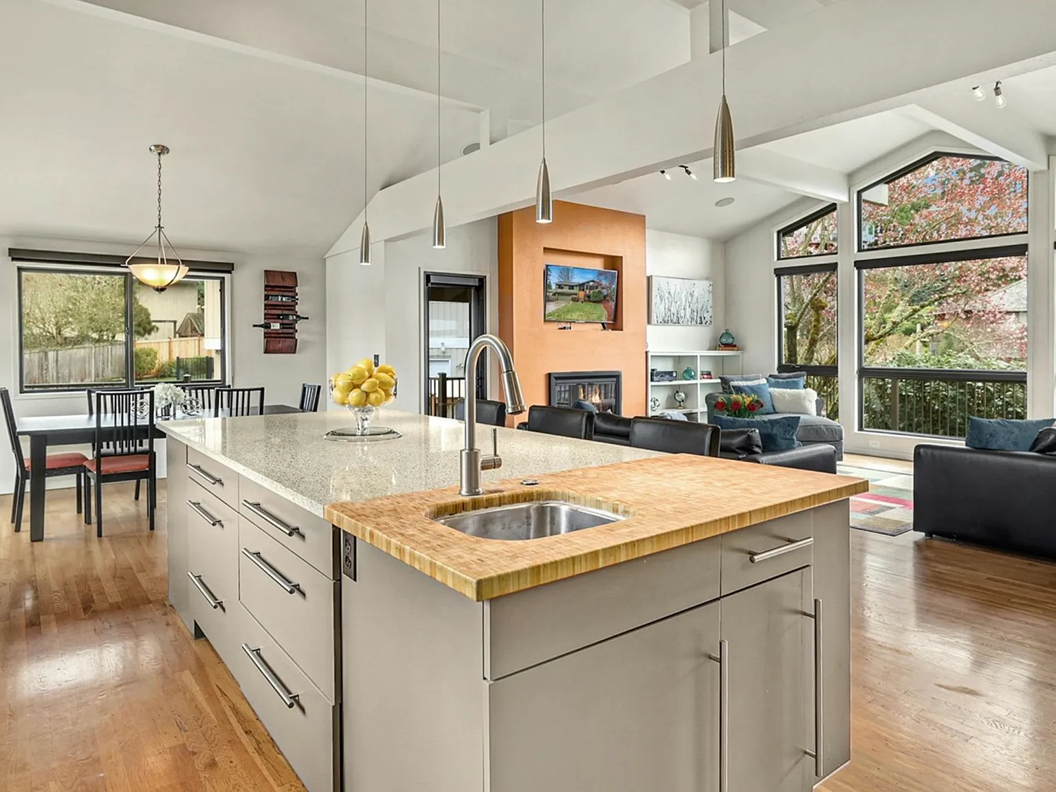 4 bed, 2530 sqft, $5,500 — Photo 3