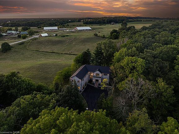 3rd image of 1067 Jerseyville Rd W