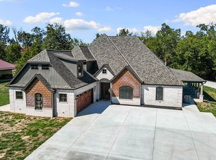 864 Healing Springs Rd, Cave Springs, AR 72718