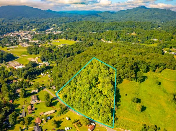 555 W Deep Creek Rd, Bryson City, NC 28713
