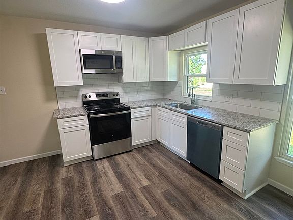 3rd image of 825 W Holland St