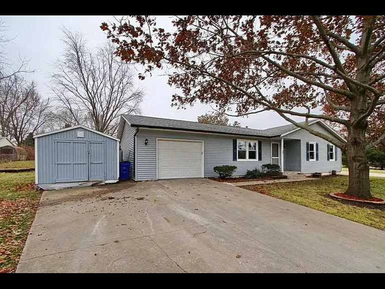 25 Hackberry St — Photo 2