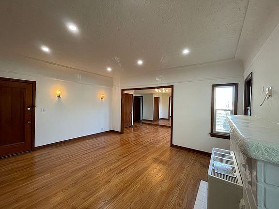 3rd image of 739 N Occidental Blvd #4