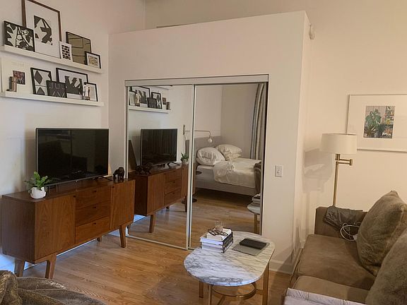 2nd image of 1647 N Wells St #3N