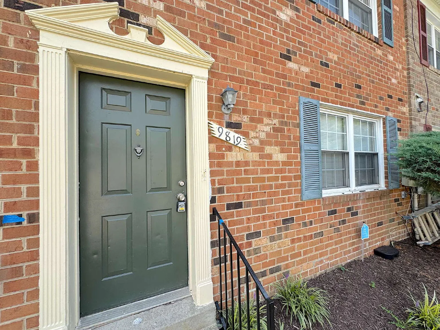 3 bed, 2.0 bath, $2,400 — Photo 2