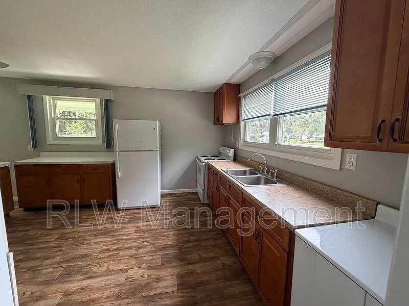 2 bed, 1.0 bath, 864 sqft, $1,950 — Photo 4