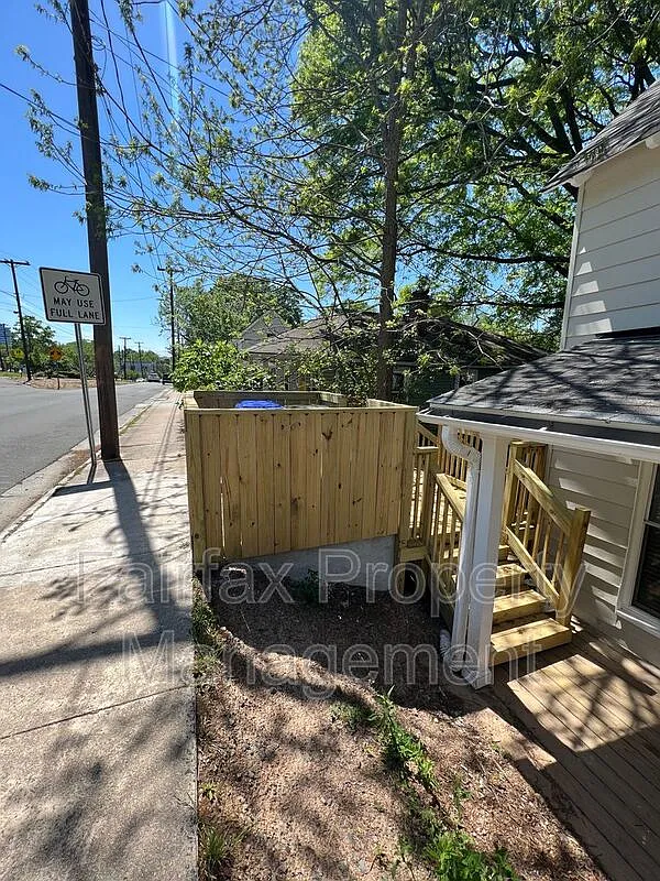 Building Photo - 919 Washington St #A