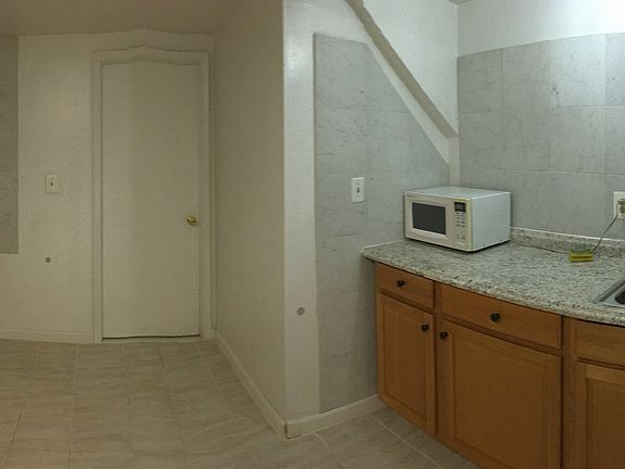 3rd image of 226 S 44th St Floor 3