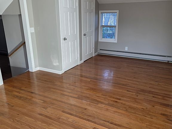 4th image of 28 Ridgeway St