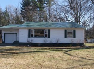 915 Randall Rd, Norton Shores, MI 49441