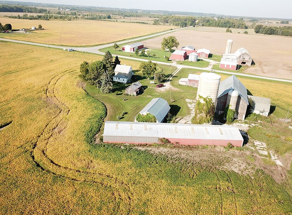 2nd image of 1010 Curve Rd