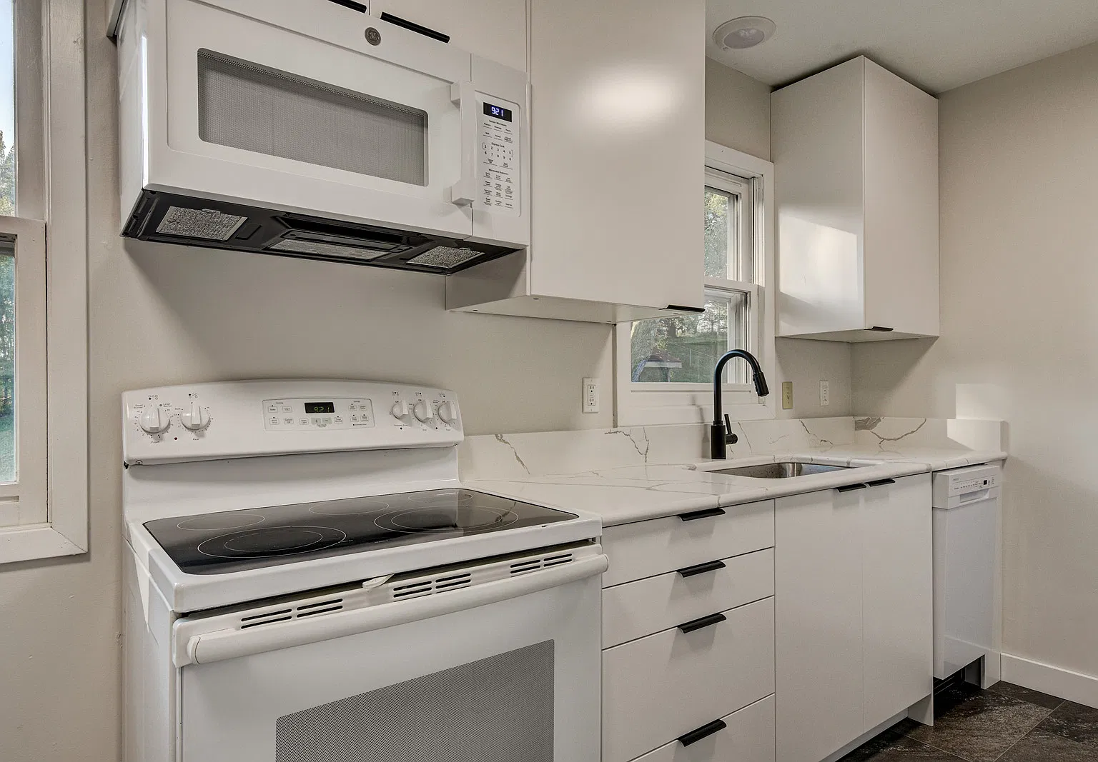 4 bed, 1800 sqft, $2,000 — Photo 3