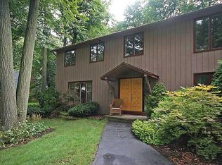 2 Tree Top Dr, Rochester, NY 14625
