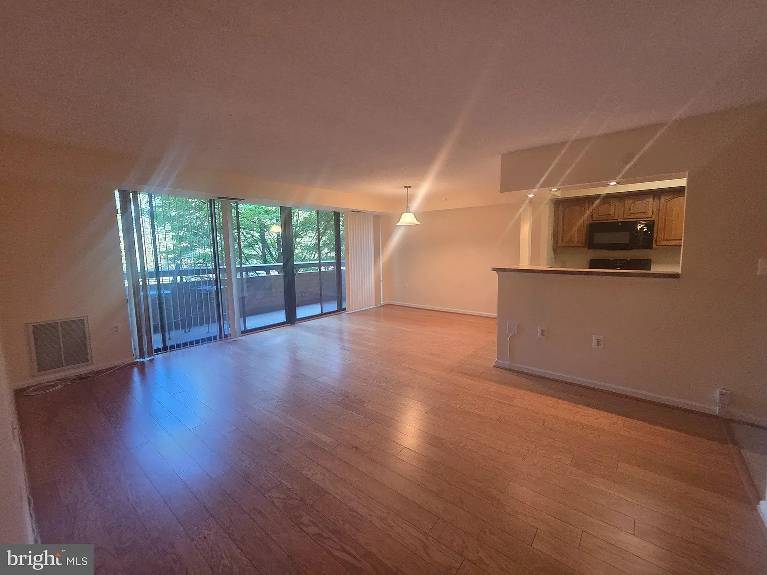 2 bed, 2.0 bath, 1049 sqft, $2,500 — Photo 4
