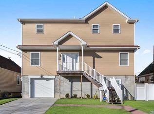 50 President St, Freeport, NY 11520