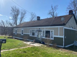 74 Crescent Heights Dr, Daisytown, PA 15427
