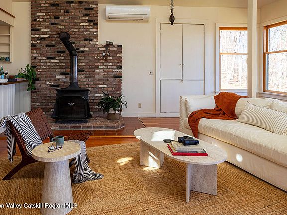4th image of 226 Burroughs Drive