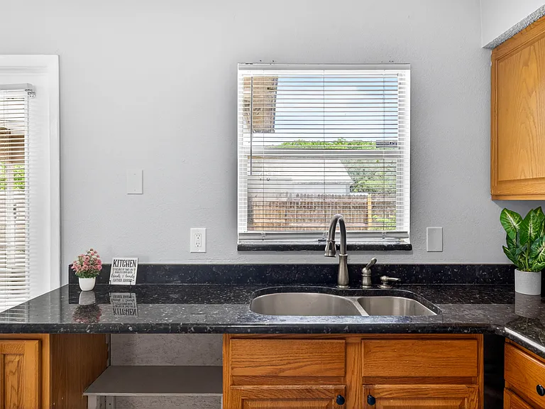 8601 Zane Ln — Photo 3