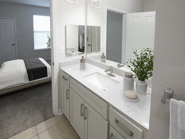 The Fenwick Apartment Homes — Photo 11