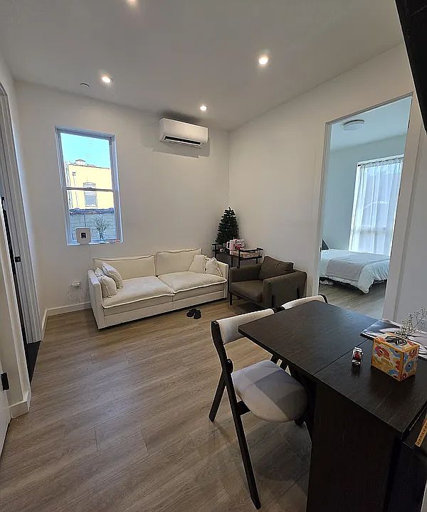 1st image of 313 Linden St #2B