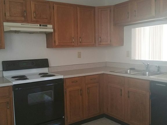 3rd image of 402 Weaver St