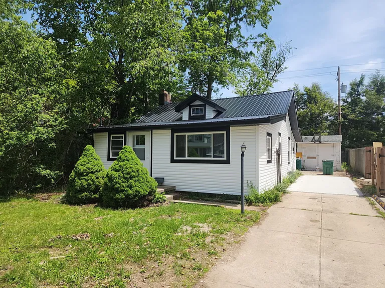 6247 Seneca Trl — Photo 1