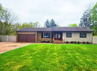 484 Ocean Ave, Central Islip, NY 11722